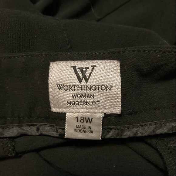 Worthington black slacks.  Waist 22. 14 inch rise. 31 length.  Sz 18W - Picture 2 of 4